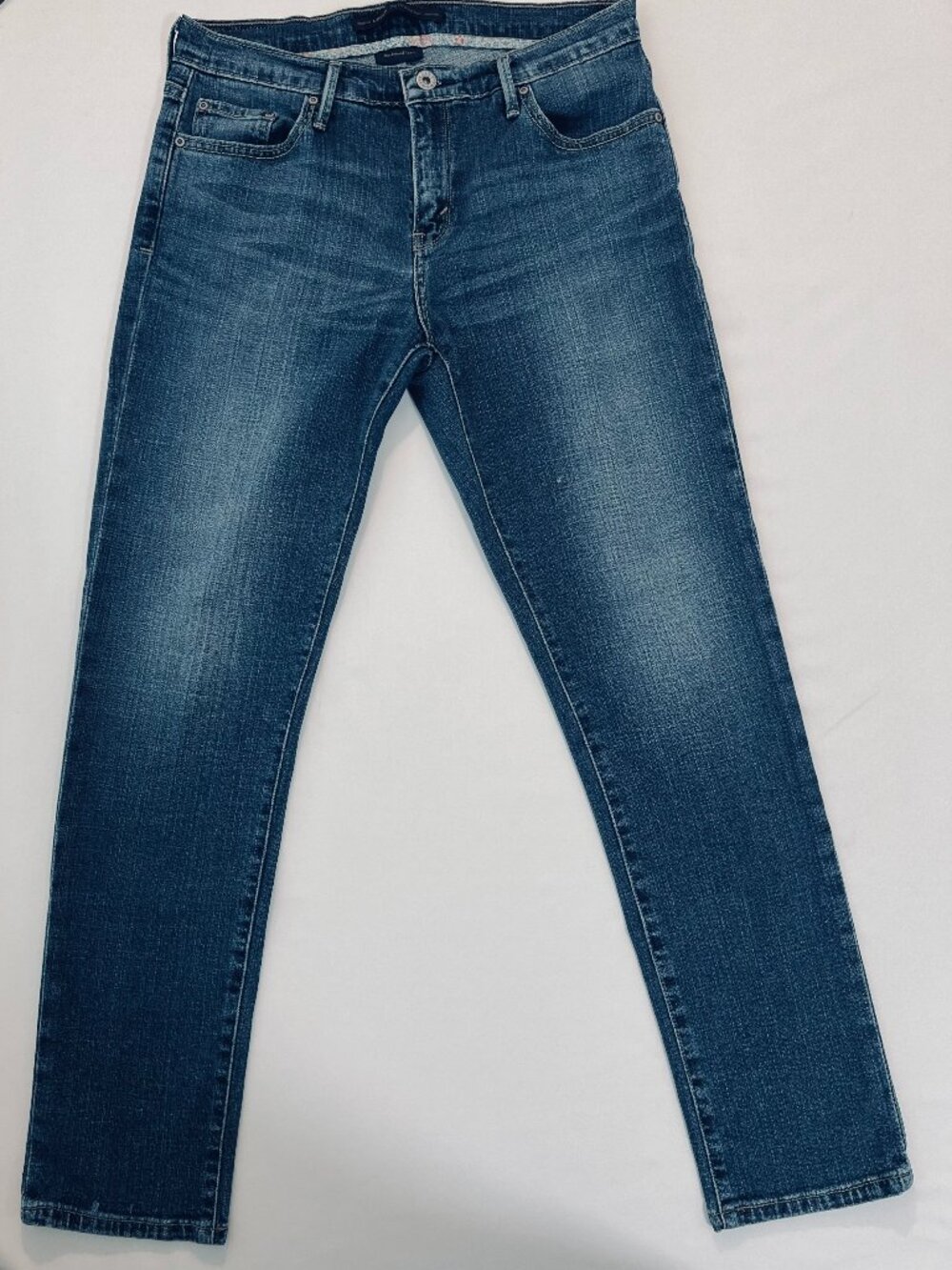 EUC - Levi's Ladies Size 4 Boyfriend Jeans Waist 30 - Medium Wash Blue